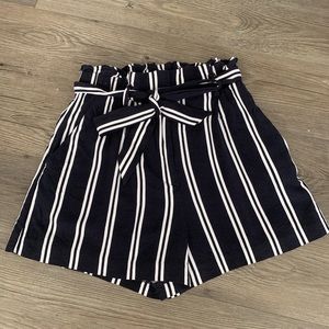 H&M high waisted vertices strip paper bag shorts